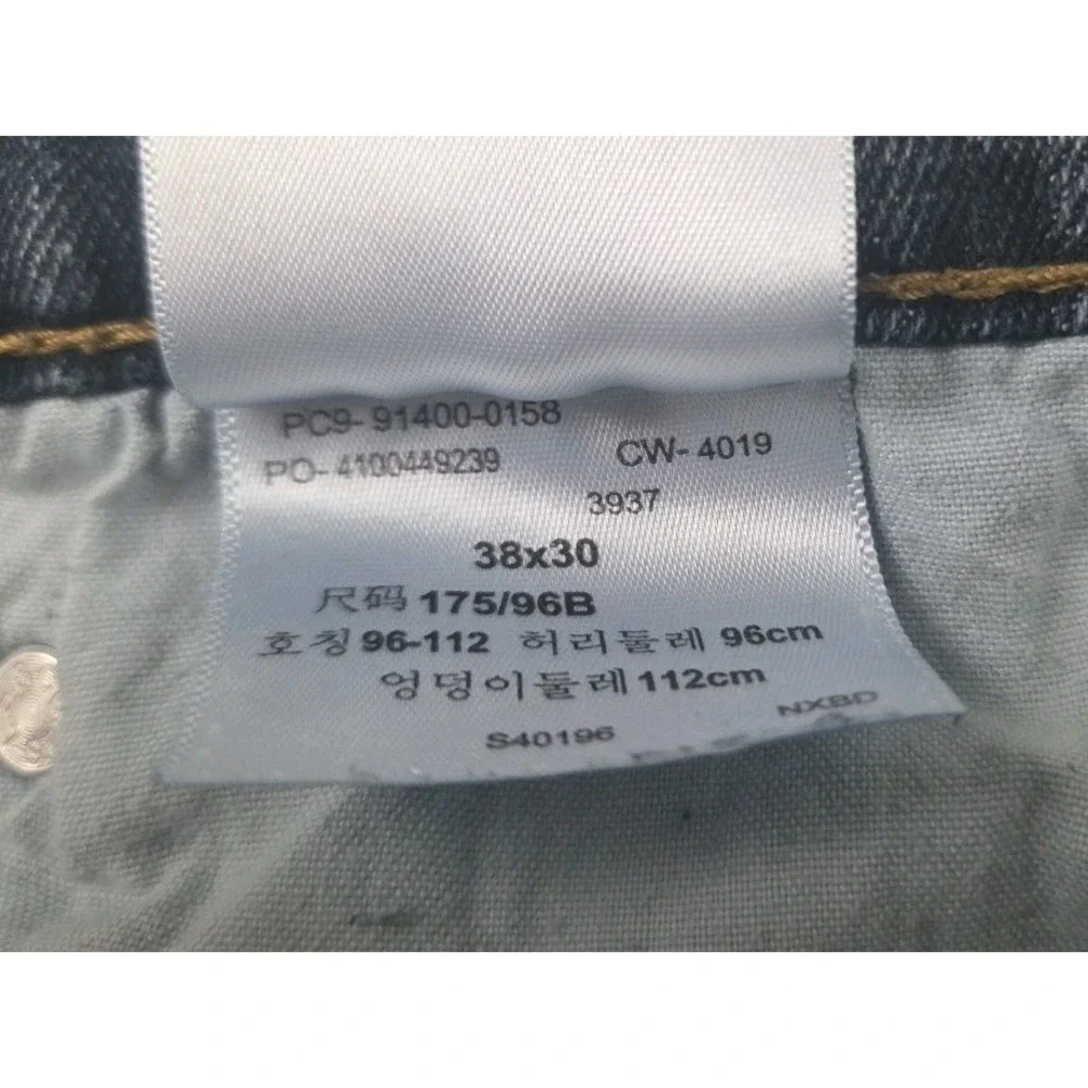 Levis signature by